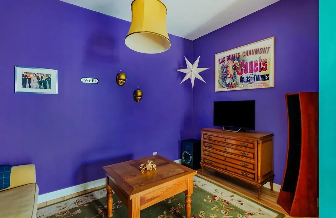 Monica'S Place: A Friends' Inspired Apartment-1